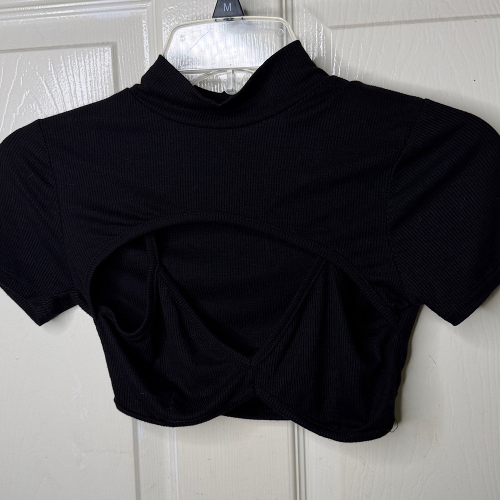 Bozzolo Black Crop Top